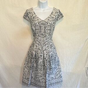 Sandra Darren Black and White Midi Dress with pockets